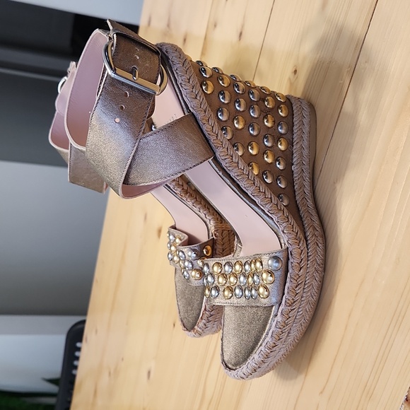 Stuart Weitzman Hubcaps Wedge Metallic Studded Espadrille Sandals 7M - Picture 4 of 17